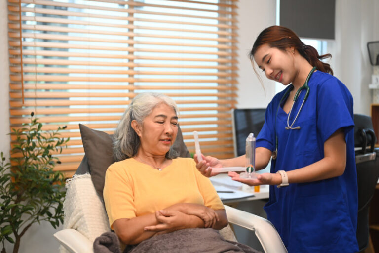 บริการของเรา 2 physical therapist assisting mature woman patient 2024 12 05 21 17 53 utc